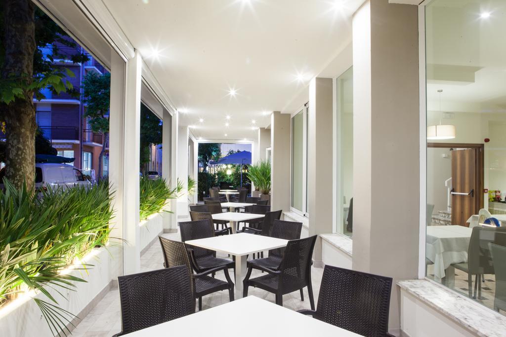 Hotel Lux Gabicce Mare Bagian luar foto